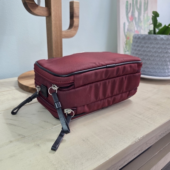 Coach vintage 1990s makeup and/or travel bag, Red & Black, LN - Picture 8 of 12